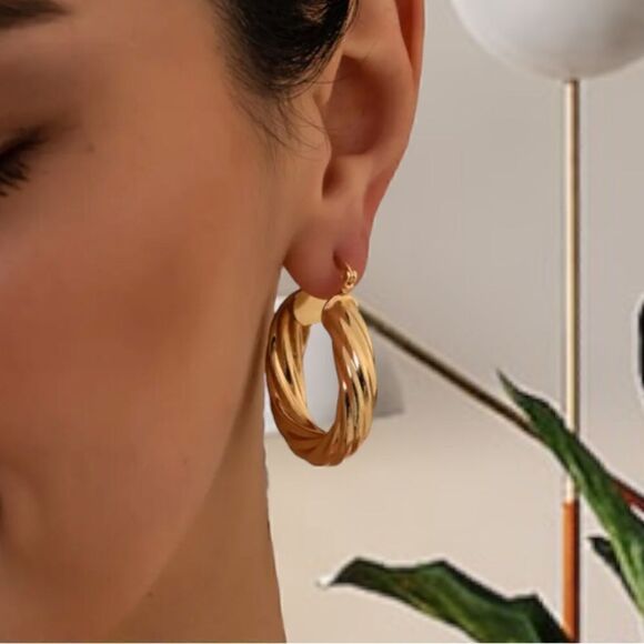 ZARA CLASSY PUNK FASHION TRENDY GOLD TWIST ROPE EARRINGS - Picture 2 of 3